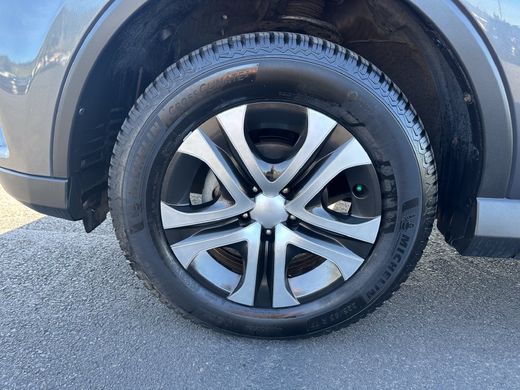 Used 2016 Toyota RAV4 LE AWD/4WD image 12