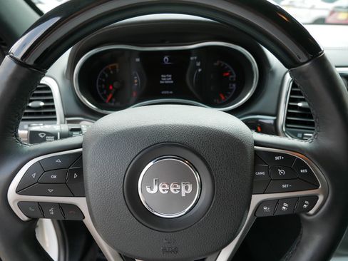 Used 2018 Jeep Grand Cherokee Overland w/ Jeep Active Safety Group AWD/4WD image 25