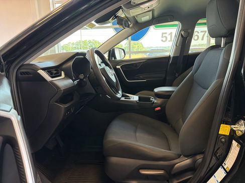 Used 2022 Toyota RAV4 LE AWD/4WD image 15