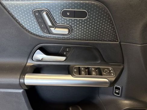 Used 2024 Mercedes-Benz GLA 250 4MATIC image 19