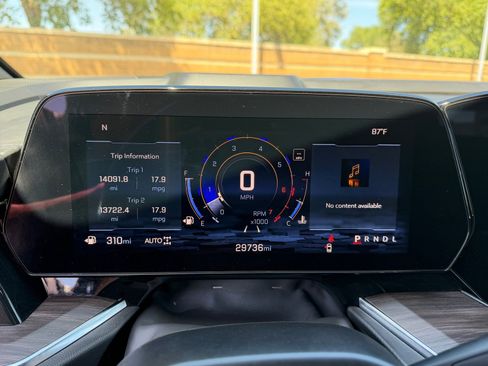Used 2025 Chevrolet Tahoe LT AWD/4WD image 17