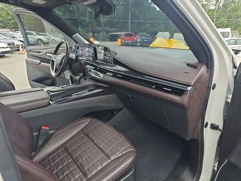 Used 2021 Cadillac Escalade Premium Luxury Platinum RWD image 30