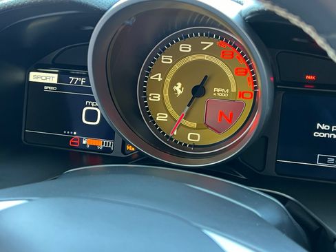 Used 2019 Ferrari Portofino RWD image 22