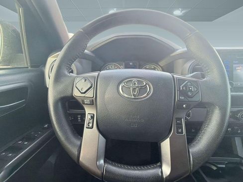 Used 2018 Toyota Tacoma TRD Sport w/ Technology Package image 14