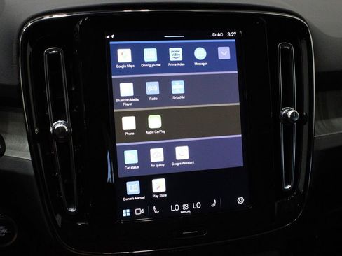 Used 2025 Volvo XC40 B5 Plus image 38