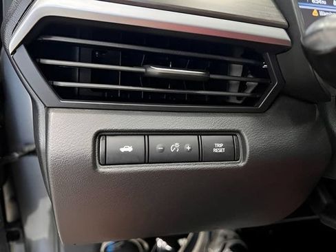 Used 2024 Nissan Altima 2.5 SV FWD image 18