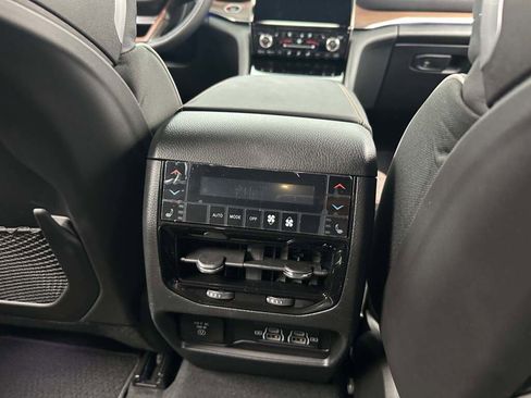 New 2025 Jeep Grand Cherokee Summit w/ Luxury Tech Group V image 27