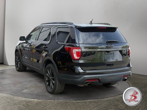 Used 2018 Ford Explorer XLT w/ Equipment Group 202A image 5