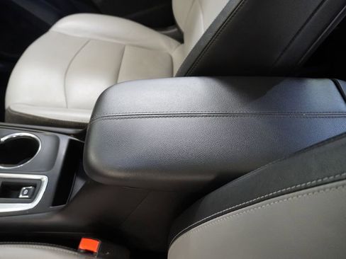 Used 2020 Chevrolet Equinox Premier AWD/4WD image 25
