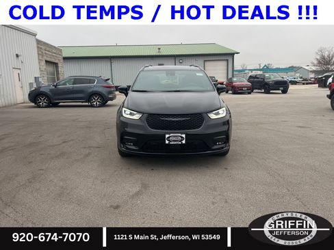 New 2026 Chrysler Pacifica Limited w/ S Appearance Package image 4