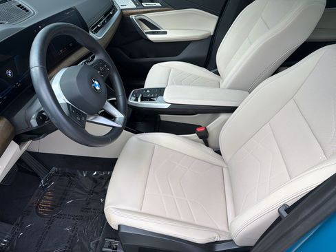 Used 2023 BMW X1 xDrive28i w/ Premium Package AWD/4WD image 4