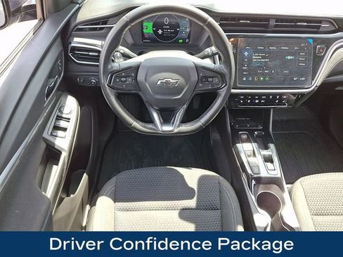 Used 2023 Chevrolet Bolt EUV LT w/ Comfort Package FWD image 3