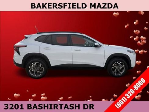 Used 2025 Chevrolet Trax LT w/ LT Convenience Package image 6