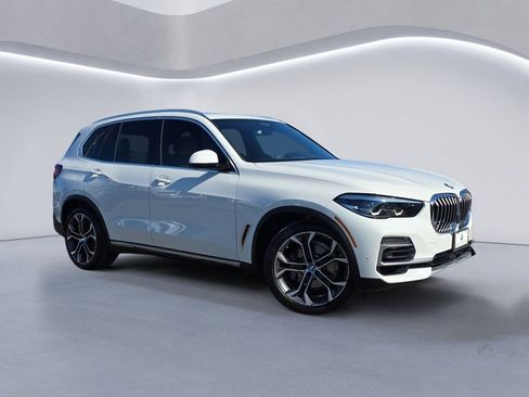 Certified 2022 BMW X5 xDrive40i image 2