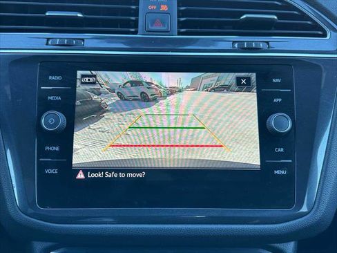 Used 2022 Volkswagen Tiguan SEL R-Line image 30