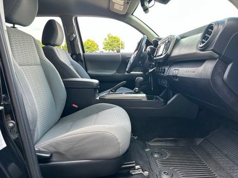 Used 2018 Toyota Tacoma SR5 AWD/4WD image 25