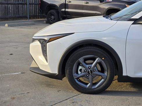 New 2025 Kia K4 LXS image 5