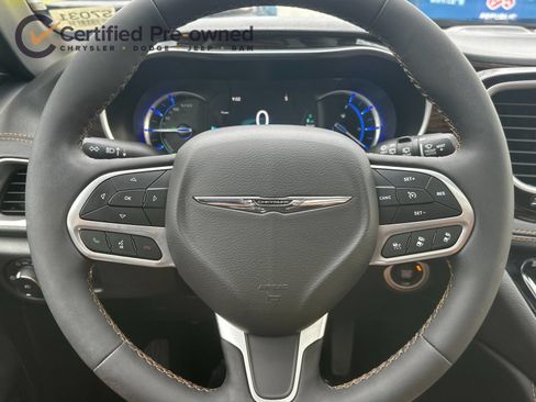 Used 2023 Chrysler Pacifica Pinnacle FWD image 27
