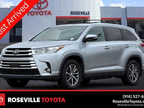 Used 2019 Toyota Highlander XLE AWD/4WD image 1