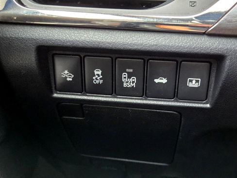 Used 2018 Toyota Avalon Limited image 27