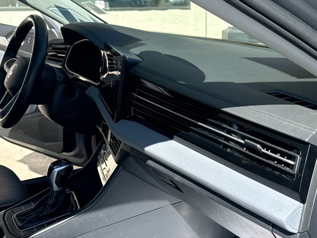 Used 2025 Volkswagen Jetta SE FWD image 18