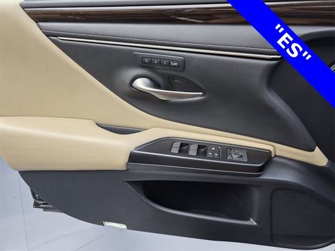 Used 2019 Lexus ES 300h image 26