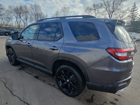 Certified 2025 Honda Pilot Black Edition image 4
