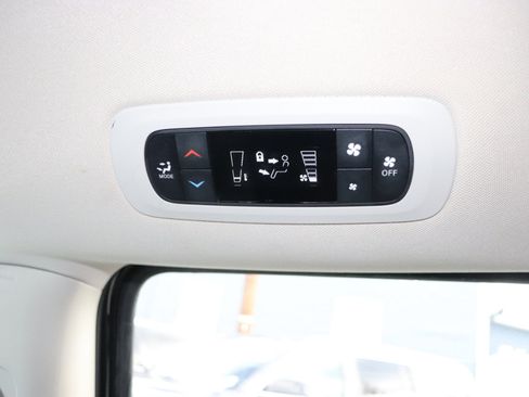 Used 2023 Chrysler Voyager LX image 22