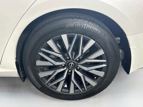Used 2023 Nissan Altima 2.5 SV FWD image 11