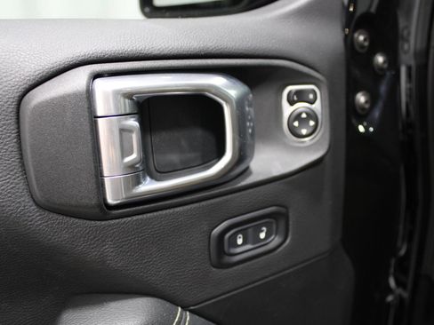 Used 2021 Jeep Wrangler Unlimited Sahara AWD/4WD image 43