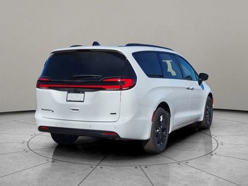 New 2026 Chrysler Pacifica Select w/ S Appearance Package image 12