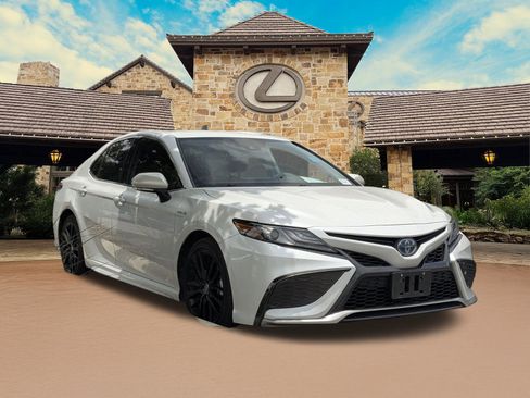 Used 2021 Toyota Camry XSE w/ Cold Weather Package FWD image 12
