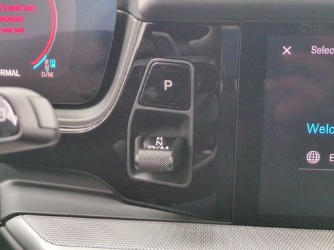 Certified 2025 Porsche Cayenne AWD/4WD image 13