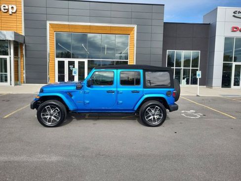 Used 2024 Jeep Wrangler Unlimited AWD/4WD image 2