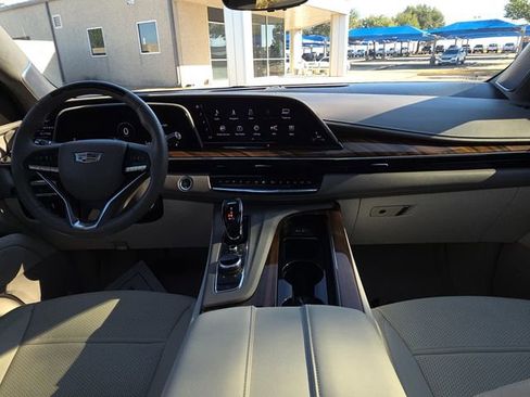Used 2024 Cadillac Escalade Premium Luxury Platinum w/ LPO, Floor Liner Package AWD/4WD image 12