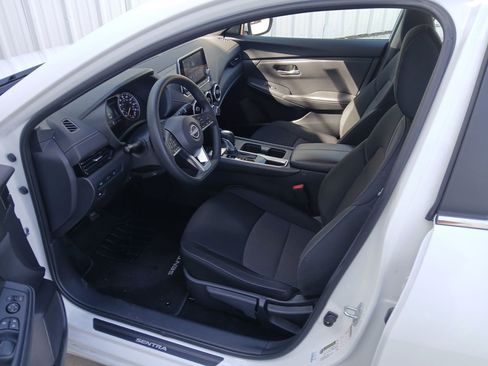 Used 2025 Nissan Sentra SV image 9