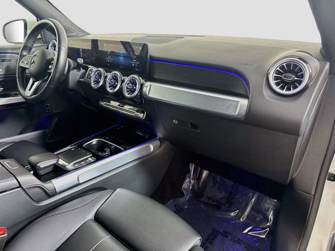 Used 2023 Mercedes-Benz GLB 250 4MATIC w/ Premium Package image 30