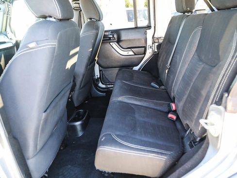 Used 2017 Jeep Wrangler Unlimited Sahara image 18