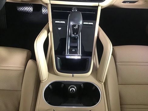 Certified 2022 Porsche Cayenne AWD/4WD image 22