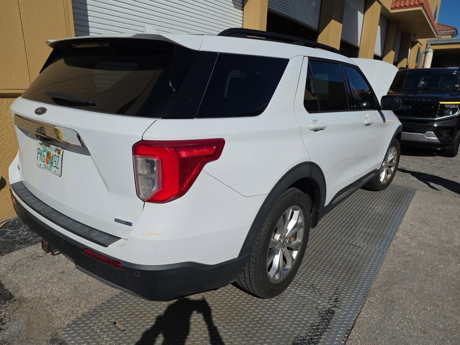 Used 2020 Ford Explorer XLT w/ Equipment Group 202A AWD/4WD image 4