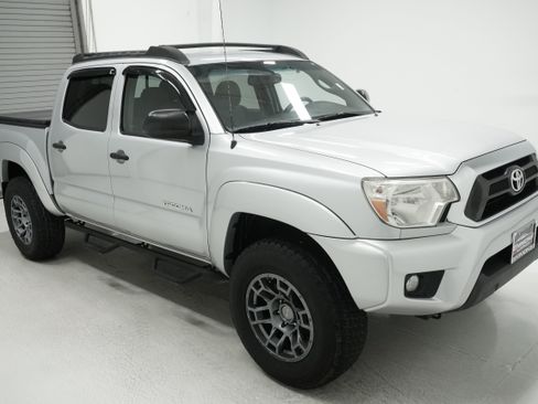 Used 2012 Toyota Tacoma PreRunner w/ SR5 Pkg RWD image 3