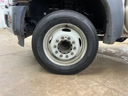 Used 2014 Ford F550 2WD Regular Cab Super Duty image 32