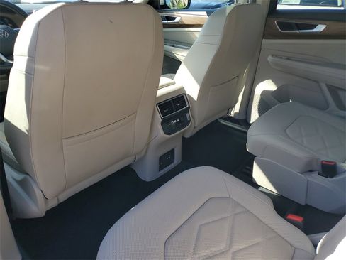 Certified 2025 Volkswagen Atlas SE image 13
