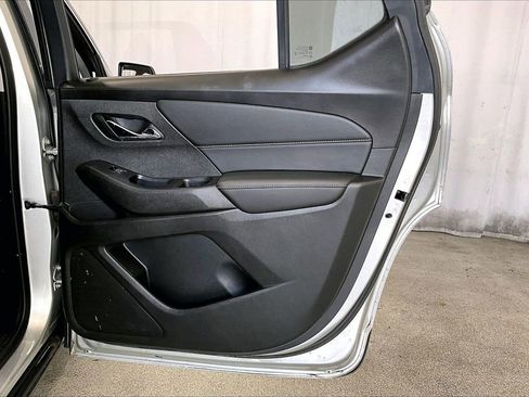 Used 2021 Chevrolet Traverse LT FWD image 23