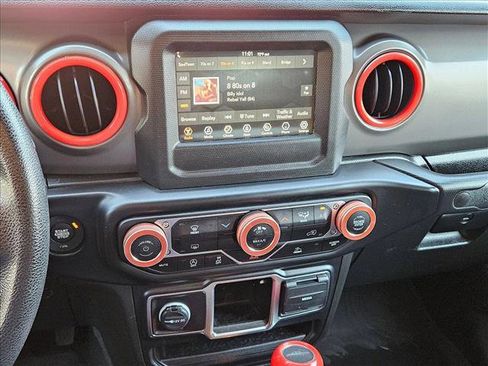 Used 2022 Jeep Gladiator Sport image 12