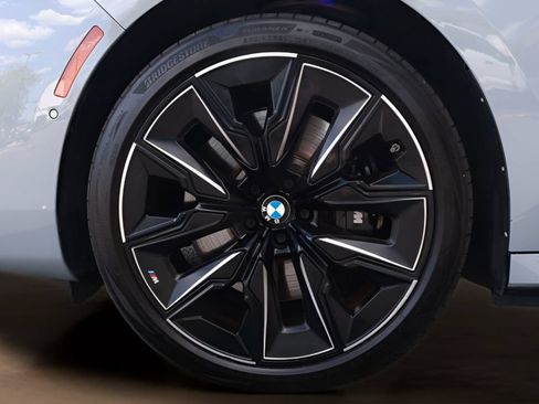 Used 2023 BMW i7 xDrive60 AWD/4WD image 27