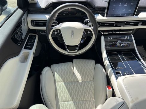 Used 2023 Lincoln Aviator Black Label image 16