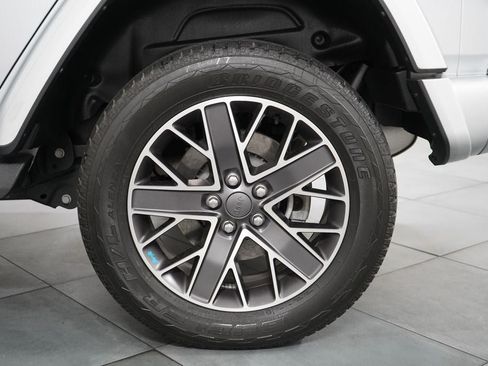 Used 2023 Jeep Wrangler Unlimited Sahara AWD/4WD image 32