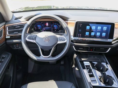 Used 2024 Volkswagen Atlas SE FWD image 18