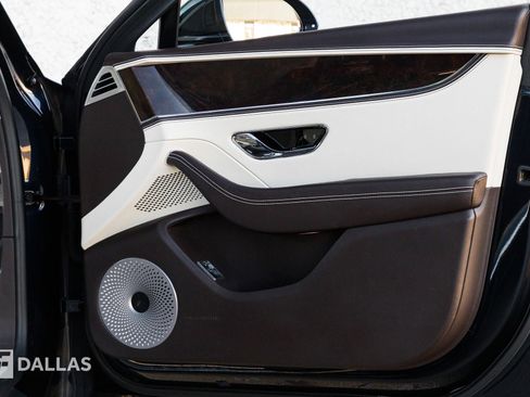 Used 2020 Bentley Flying Spur W12 image 38